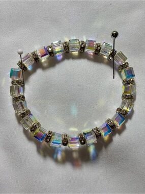 Aurora Crystal Cube Stretch Bracelet - Iridescent